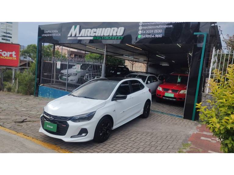 CHEVROLET - ONIX - 2021/2022 - Branca - R$ 81.900,00