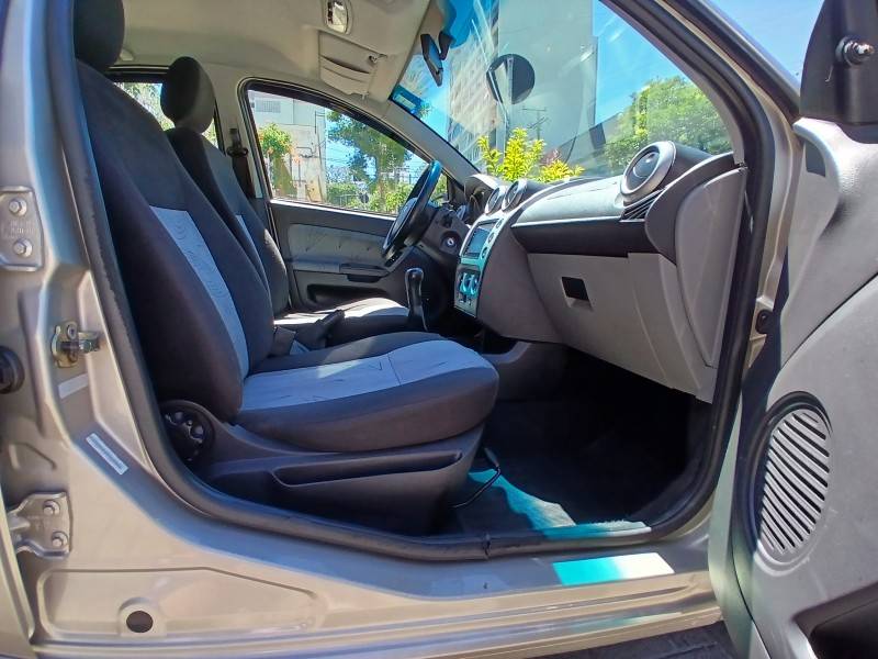FORD - FIESTA - 2009/2010 - Prata - R$ 31.900,00