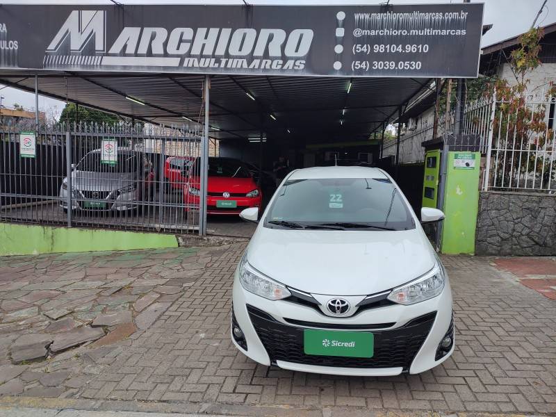 TOYOTA - YARIS - 2021/2022 - Branca - R$ 78.900,00