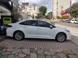 TOYOTA - COROLLA - 2021/2022 - Branca - R$ 134.900,00
