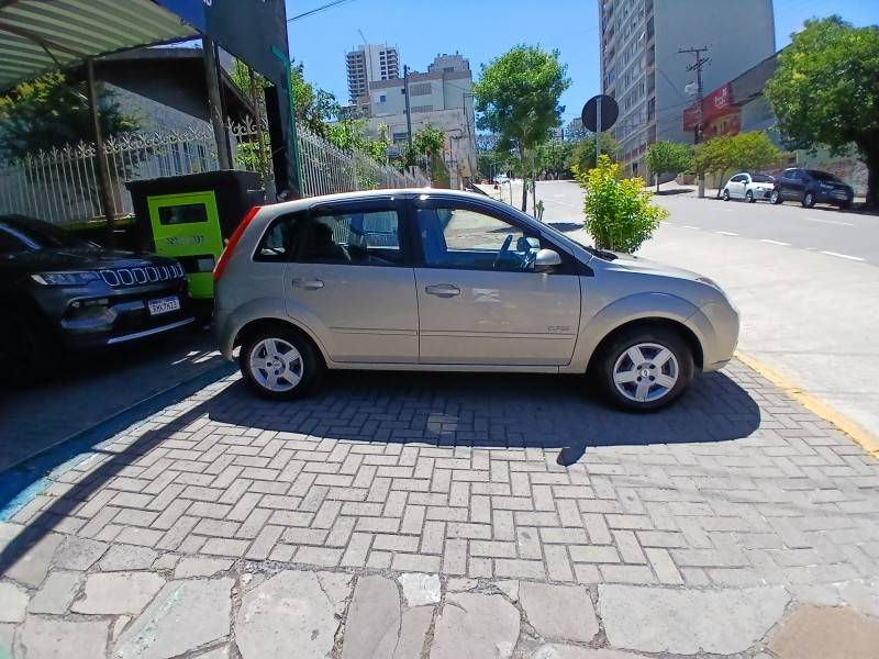 FORD - FIESTA - 2009/2010 - Prata - R$ 31.900,00