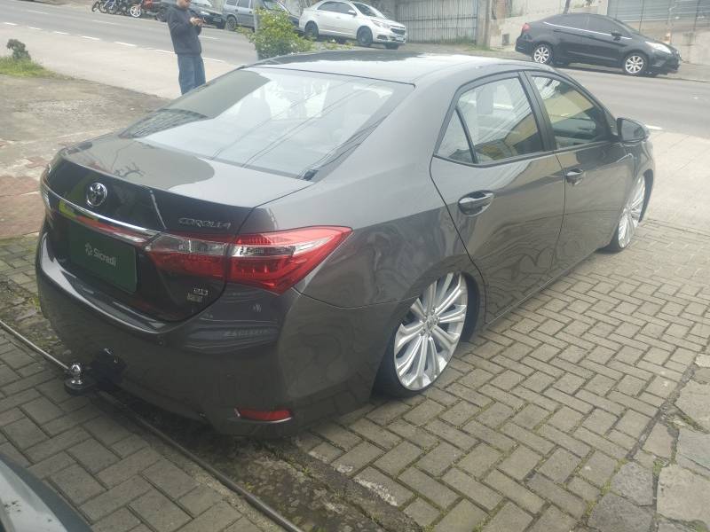 TOYOTA - COROLLA - 2016/2017 - Cinza - R$ 93.900,00