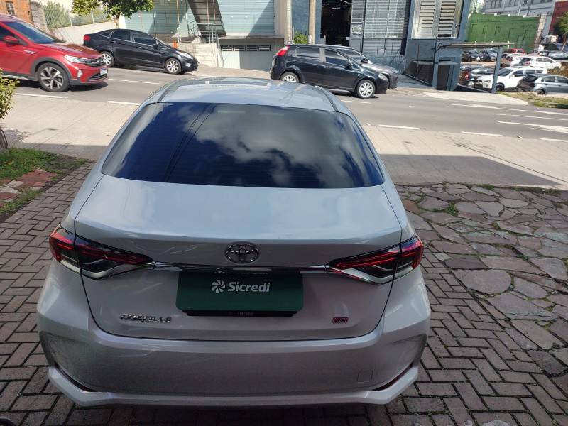 TOYOTA - COROLLA - 2021/2022 - Branca - R$ 134.900,00