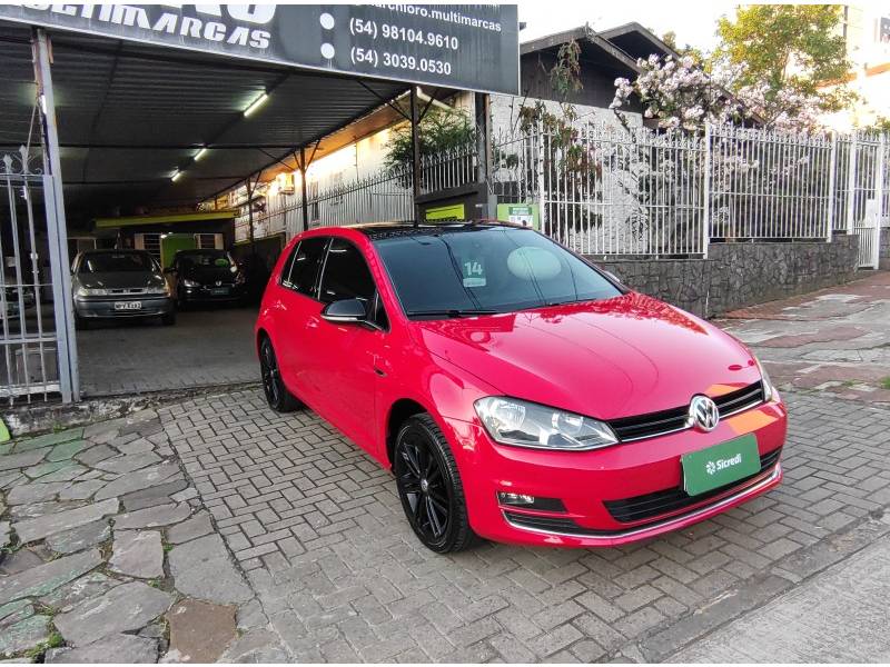 VOLKSWAGEN - GOLF - 2013/2014 - Vermelha - R$ 84.900,00