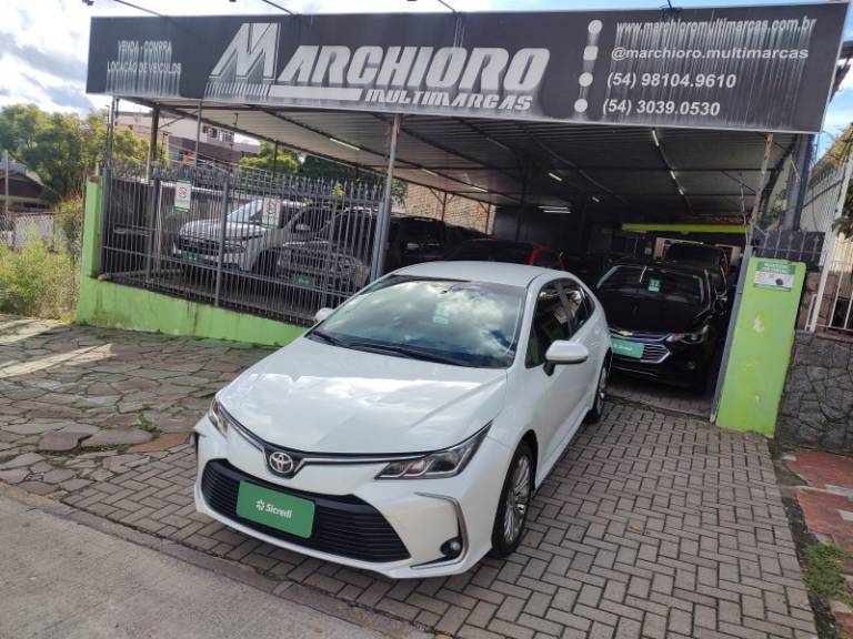 TOYOTA - COROLLA - 2021/2022 - Branca - R$ 134.900,00