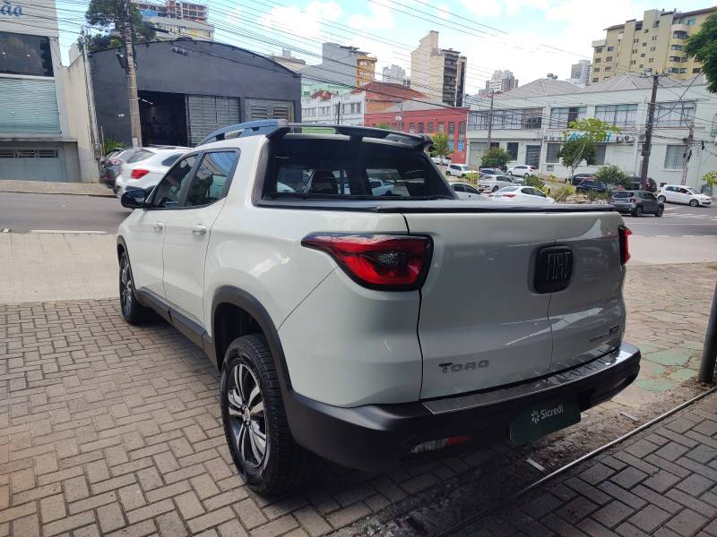 FIAT - TORO - 2023/2023 - Branca - R$ 152.900,00