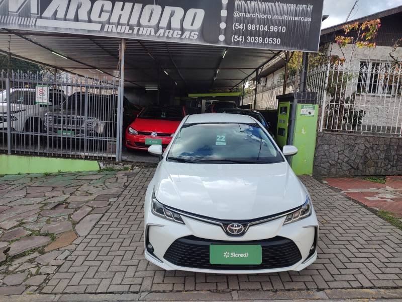 TOYOTA - COROLLA - 2021/2022 - Branca - R$ 134.900,00