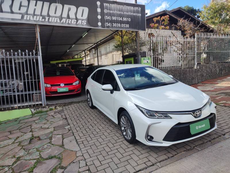 TOYOTA - COROLLA - 2021/2022 - Branca - R$ 134.900,00