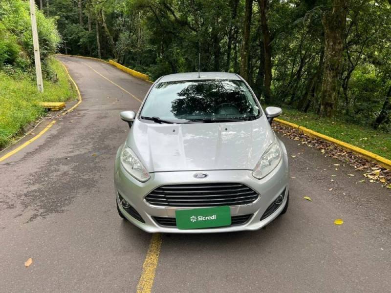 FORD - FIESTA - 2014/2014 - Prata - R$ 43.900,00