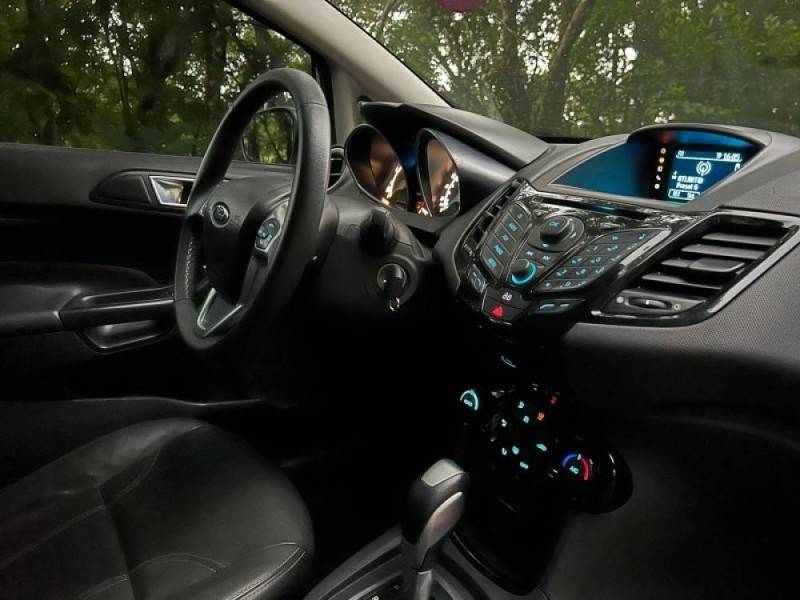 FORD - FIESTA - 2014/2014 - Prata - R$ 43.900,00