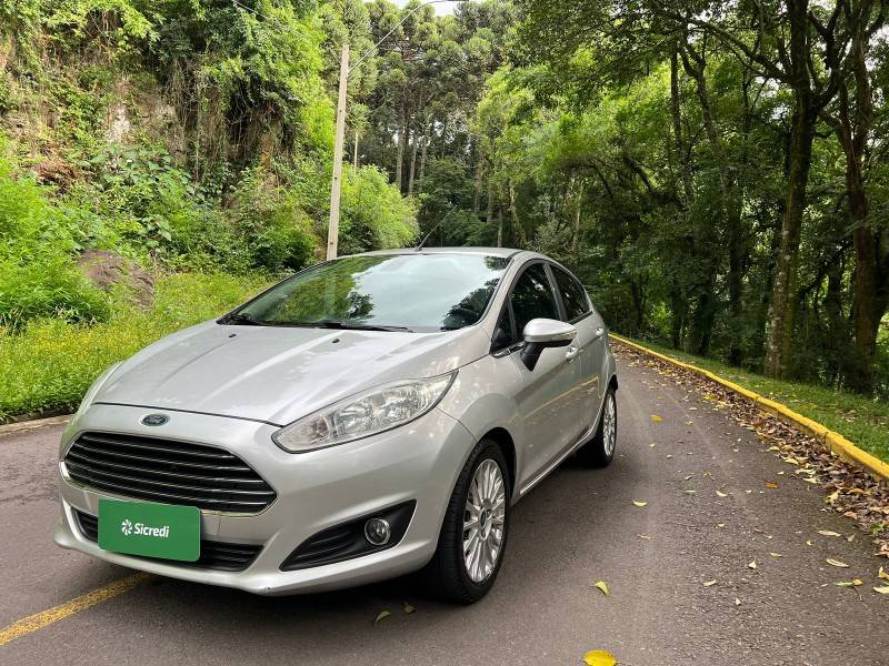 FORD - FIESTA - 2014/2014 - Prata - R$ 43.900,00