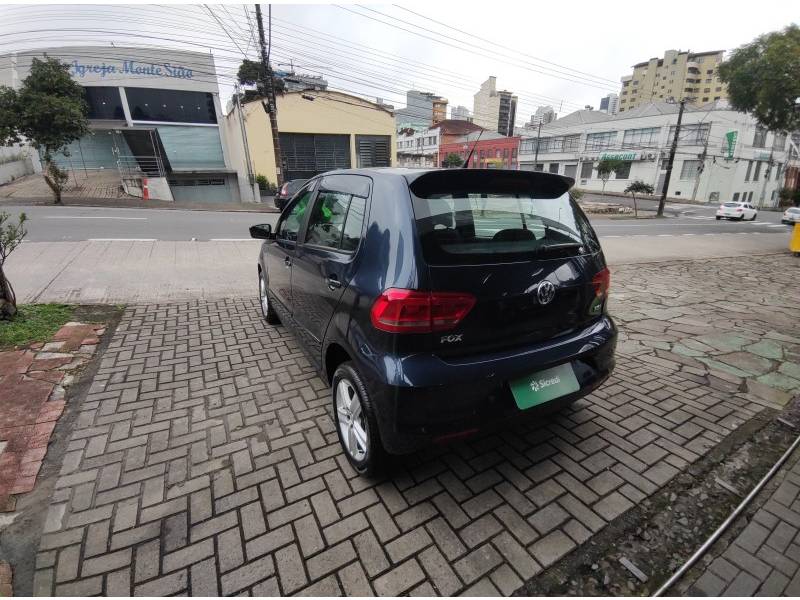 VOLKSWAGEN - FOX - 2015/2016 - Azul - R$ 52.900,00