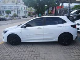 CHEVROLET - ONIX - 2021/2022 - Branca - R$ 81.900,00