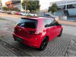 VOLKSWAGEN - GOLF - 2013/2014 - Vermelha - R$ 84.900,00