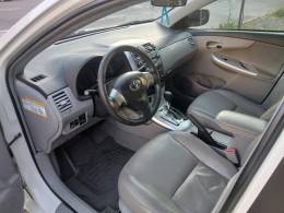 TOYOTA - COROLLA - 2013/2014 - Branca - R$ 69.900,00