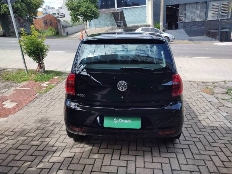 VOLKSWAGEN - FOX - 2013/2014 - Preta - R$ 42.900,00