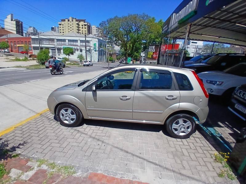 FORD - FIESTA - 2009/2010 - Prata - R$ 31.900,00