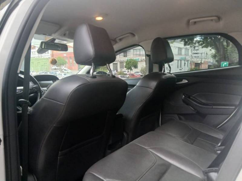 FORD - FOCUS - 2017/2017 - Branca - R$ 64.900,00