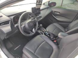 TOYOTA - COROLLA - 2021/2022 - Branca - R$ 134.900,00