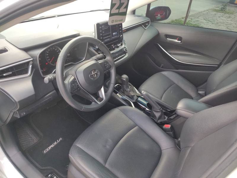 TOYOTA - COROLLA - 2021/2022 - Branca - R$ 134.900,00