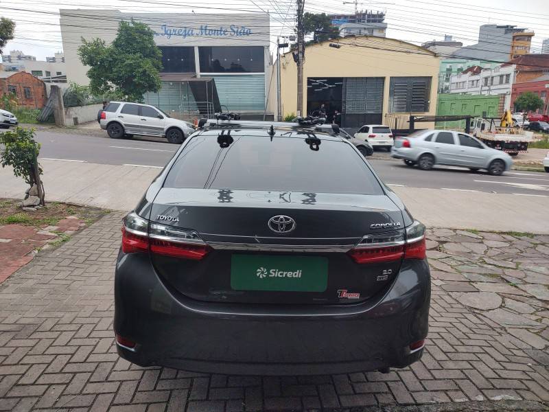 TOYOTA - COROLLA - 2018/2018 - Cinza - R$ 101.900,00