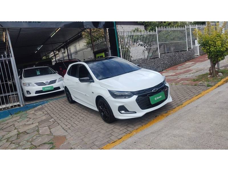 CHEVROLET - ONIX - 2021/2022 - Branca - R$ 81.900,00