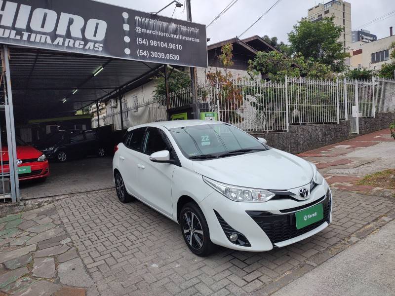 TOYOTA - YARIS - 2021/2022 - Branca - R$ 78.900,00