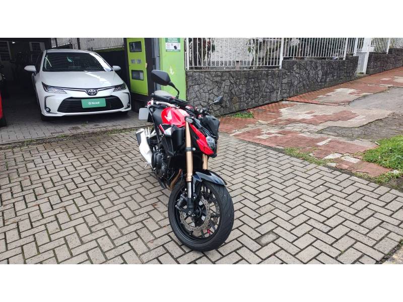 HONDA - CB 500F - 2023/2024 - Vermelha - R$ 45.900,00