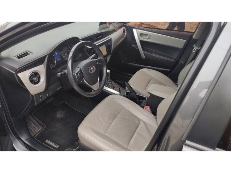 TOYOTA - COROLLA - 2018/2018 - Cinza - R$ 97.900,00