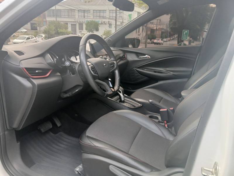 CHEVROLET - ONIX - 2021/2022 - Branca - R$ 81.900,00