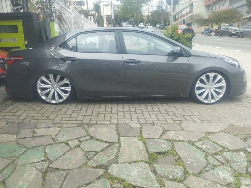 TOYOTA - COROLLA - 2016/2017 - Cinza - R$ 93.900,00