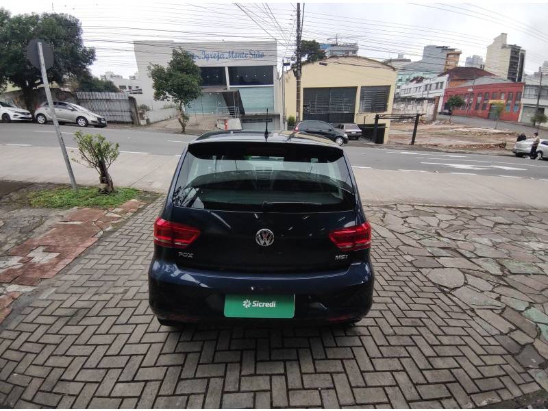 VOLKSWAGEN - FOX - 2015/2016 - Azul - R$ 52.900,00