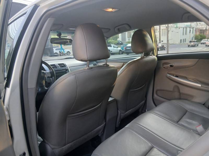 TOYOTA - COROLLA - 2013/2014 - Branca - R$ 69.900,00