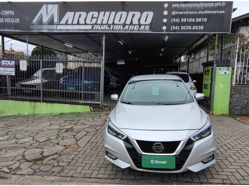 NISSAN - VERSA - 2020/2021 - Prata - R$ 94.900,00