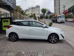 TOYOTA - YARIS - 2021/2022 - Branca - R$ 78.900,00