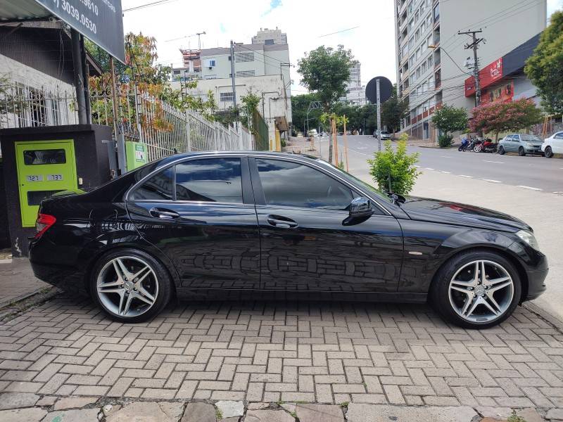 MERCEDES-BENZ - C 180 K - 2010/2010 - Preta - R$ 58.900,00