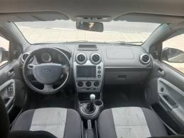 FORD - FIESTA - 2009/2010 - Prata - R$ 31.900,00