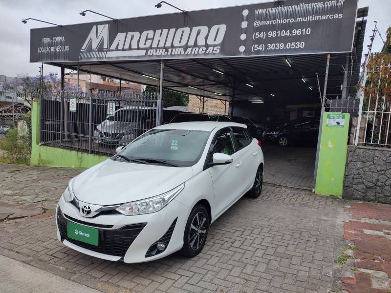 TOYOTA - YARIS - 2021/2022 - Branca - R$ 78.900,00