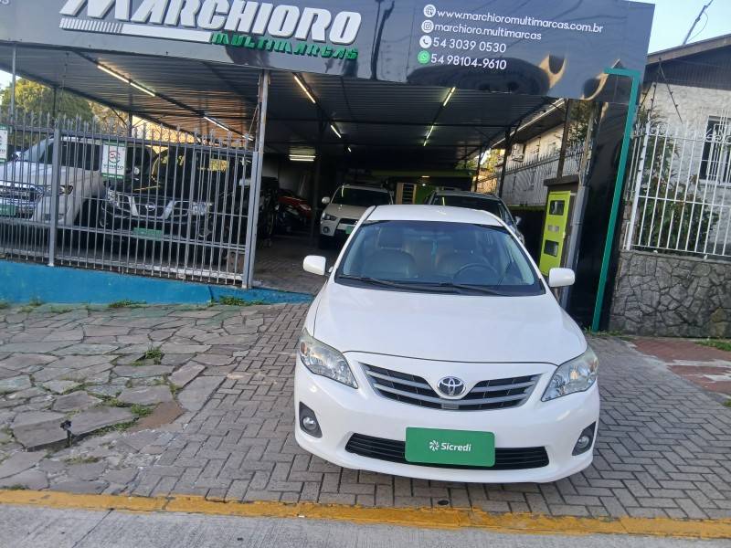 TOYOTA - COROLLA - 2013/2014 - Branca - R$ 69.900,00