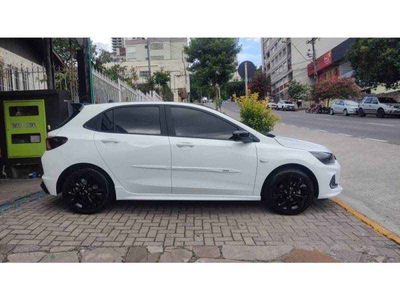 CHEVROLET - ONIX - 2021/2022 - Branca - R$ 81.900,00