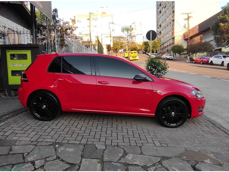 VOLKSWAGEN - GOLF - 2013/2014 - Vermelha - R$ 84.900,00