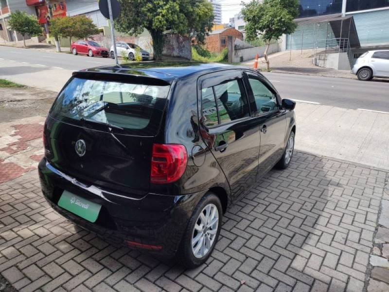 VOLKSWAGEN - FOX - 2013/2014 - Preta - R$ 42.900,00