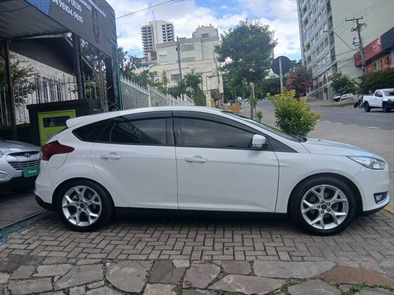 FORD - FOCUS - 2017/2017 - Branca - R$ 64.900,00