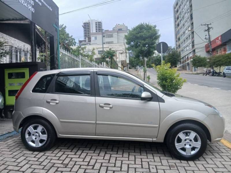 FORD - FIESTA - 2009/2010 - Prata - R$ 31.900,00
