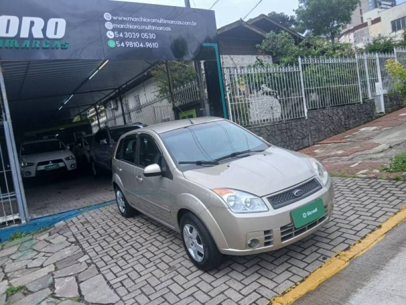 FORD - FIESTA - 2009/2010 - Prata - R$ 31.900,00
