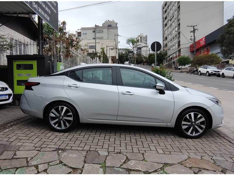 NISSAN - VERSA - 2020/2021 - Prata - R$ 94.900,00